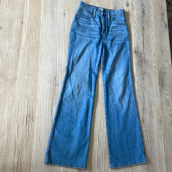 Madewell 11-inch high rise flare jeans - Picture 2 of 4